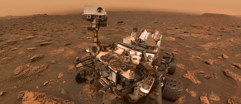 Image of the Curiosity rover on Mars